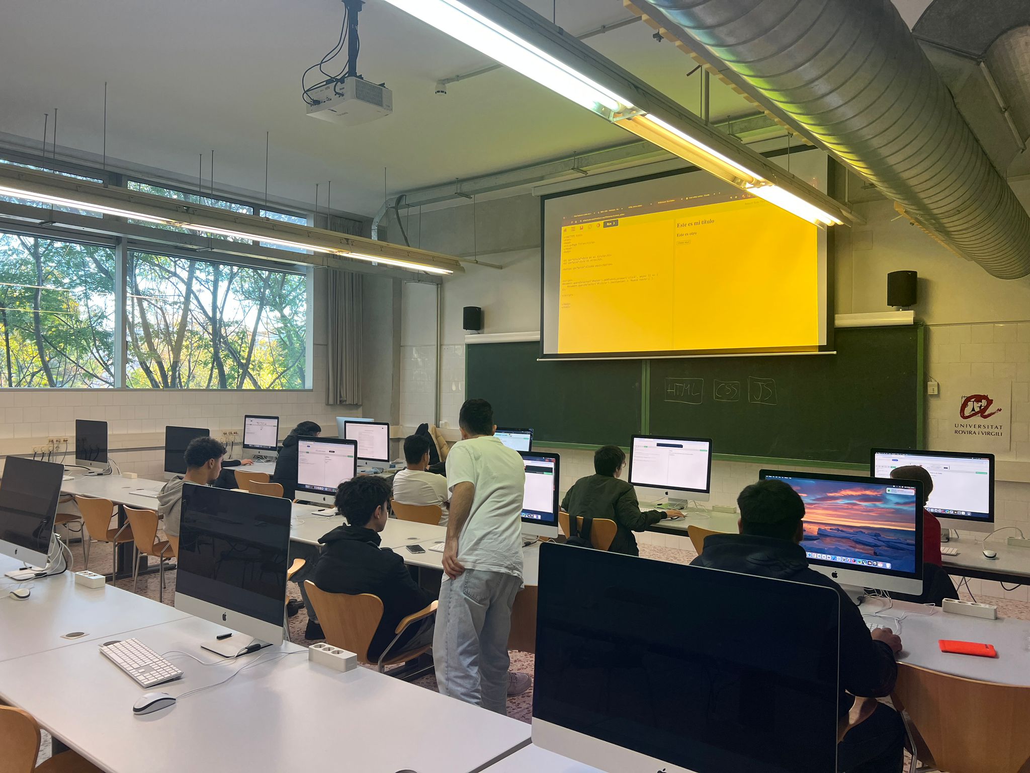 Visita dels alumnes de l’Institut Collblanc: una jornada d’exploració tecnològica a l’ETSE